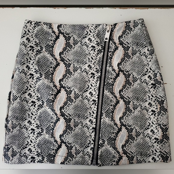 Endless Rose Dresses & Skirts - Snake print mini skirt faux leather Endless Rose black beige‎ front zipper XS